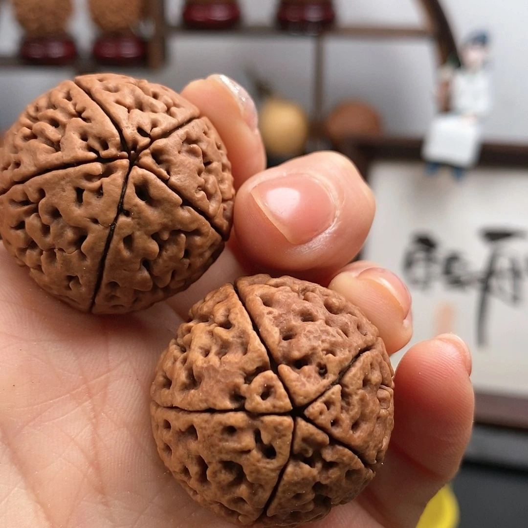 桃核把件五瓣脑纹金刚33