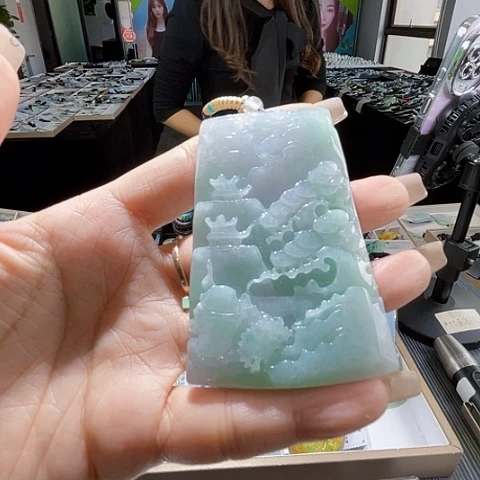 颈饰未镶嵌翡翠一个