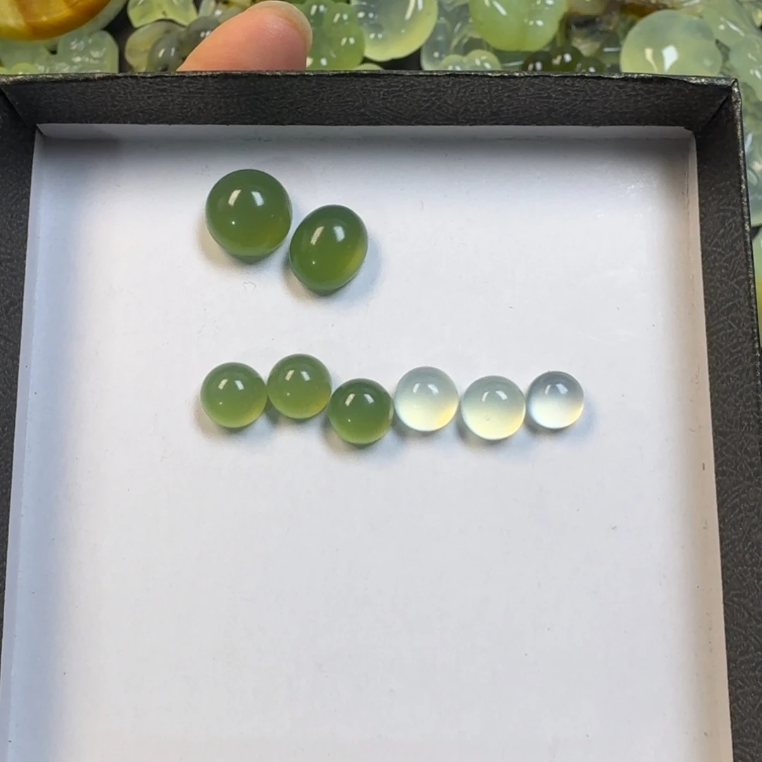 林***起蛇纹石玉未镶嵌蛋面