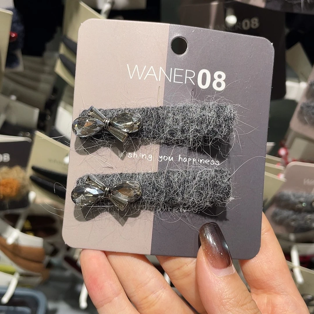 皮质非金属深灰蝴蝶结钻鸭架