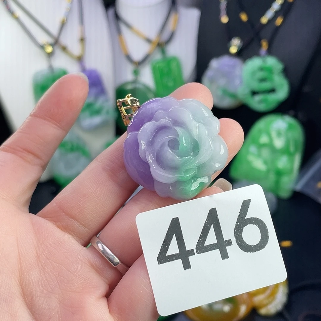 翡翠未镶嵌吊坠(赠链)