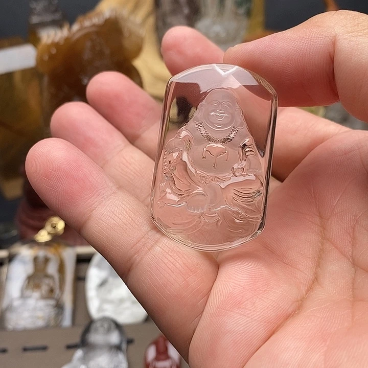 未镶嵌颈饰水晶佛
