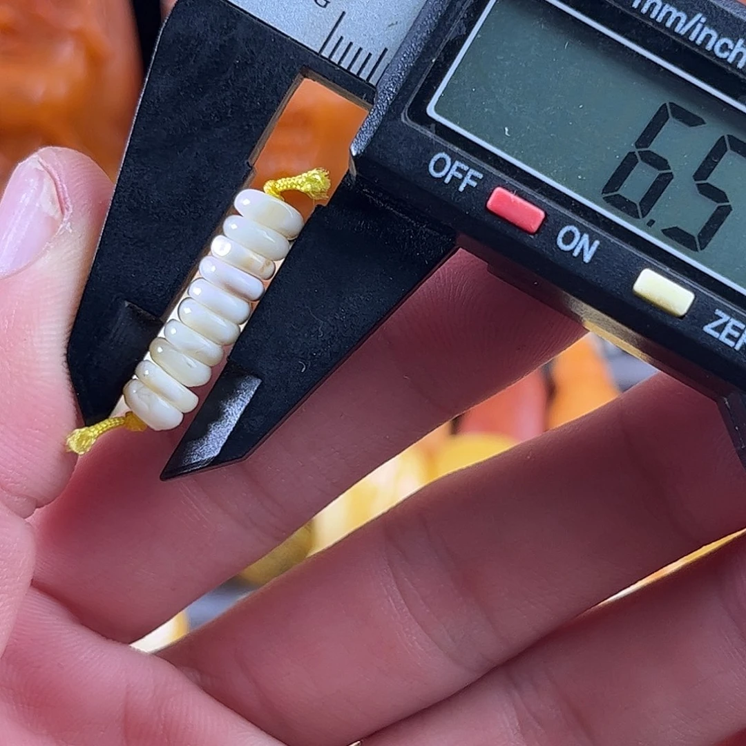 蜜蜡未镶嵌珠宝奇石