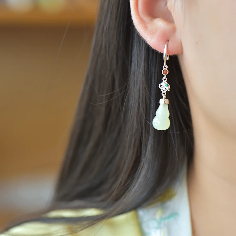 【名称】S925银镶和田玉福禄配南红彩锆耳坠【规格】9×15