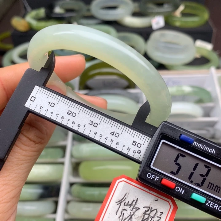 蛇纹石玉未镶嵌手镯630