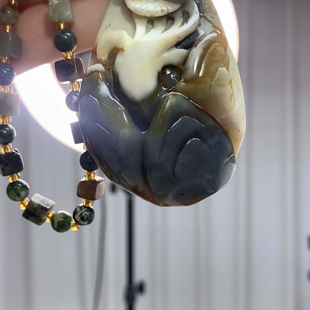 蛇纹石玉颈饰未镶嵌