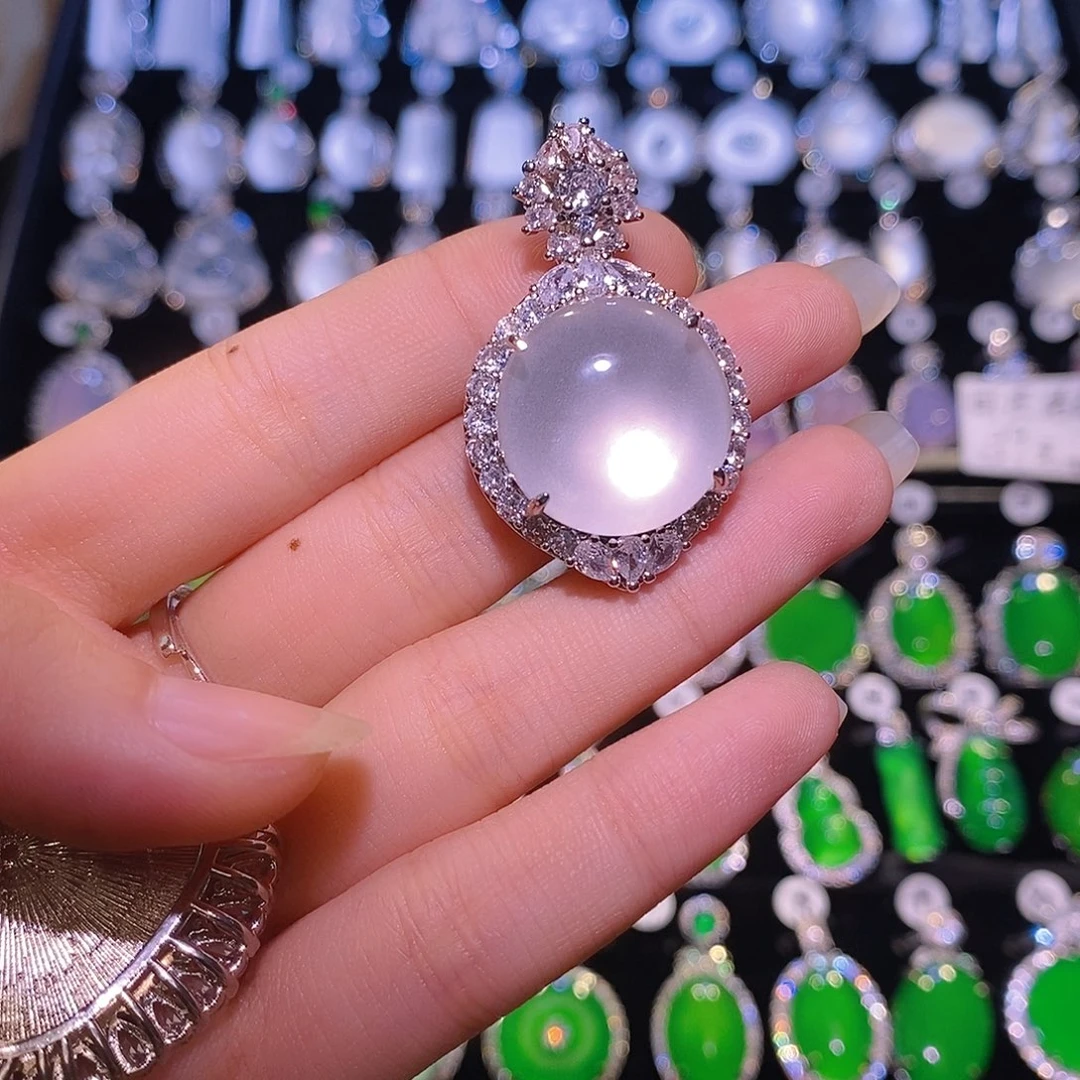 石英质玉合金颈饰