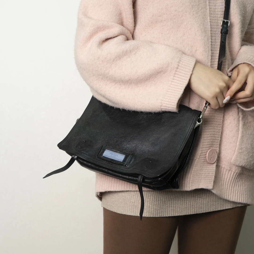 95新 Prada/普拉达 黑色皮牌邮差包/28