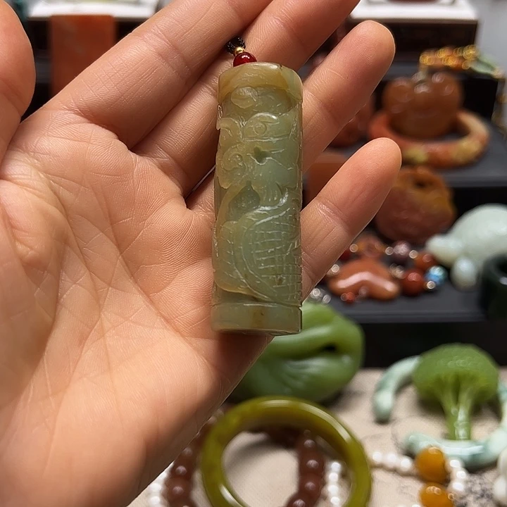 蛇纹石玉未镶嵌吊坠
