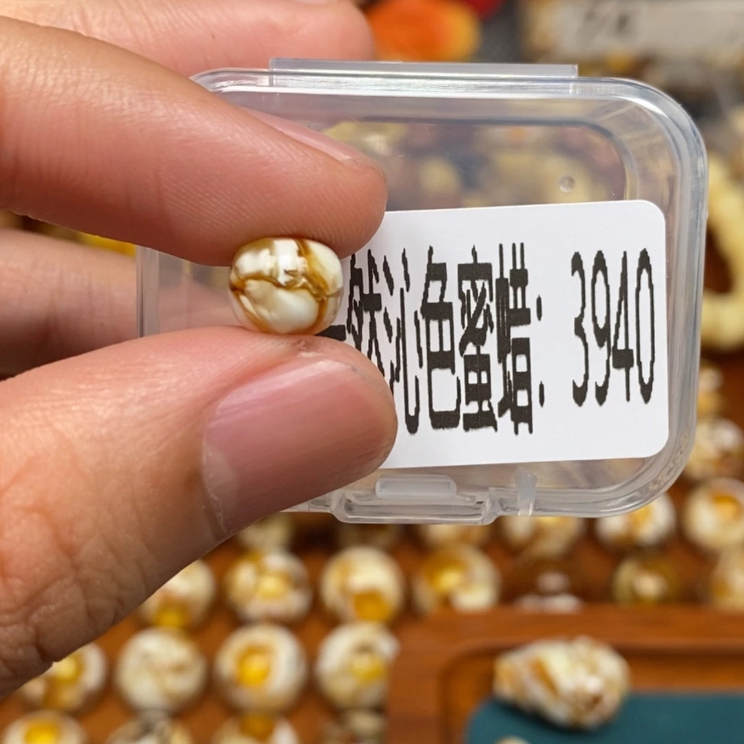 蜜蜡未镶嵌珠宝奇石3940