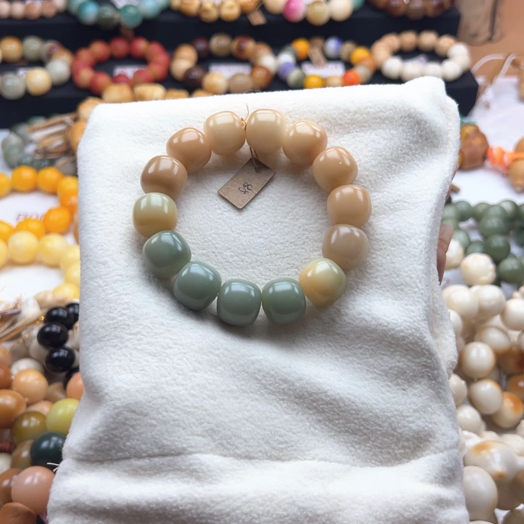 白玉菩提吊坠微微瑕18