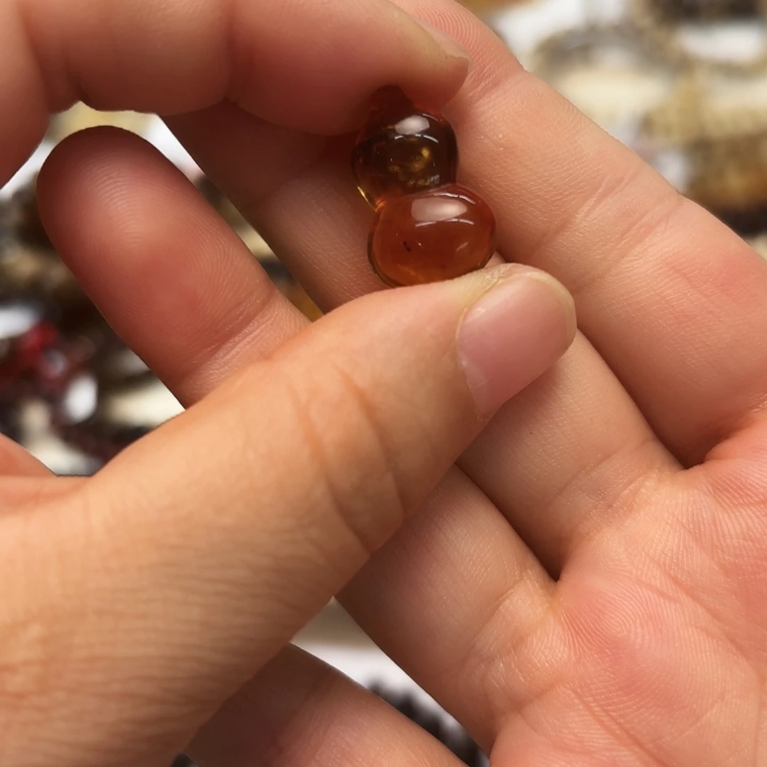 y***）琥珀未镶嵌裸石大