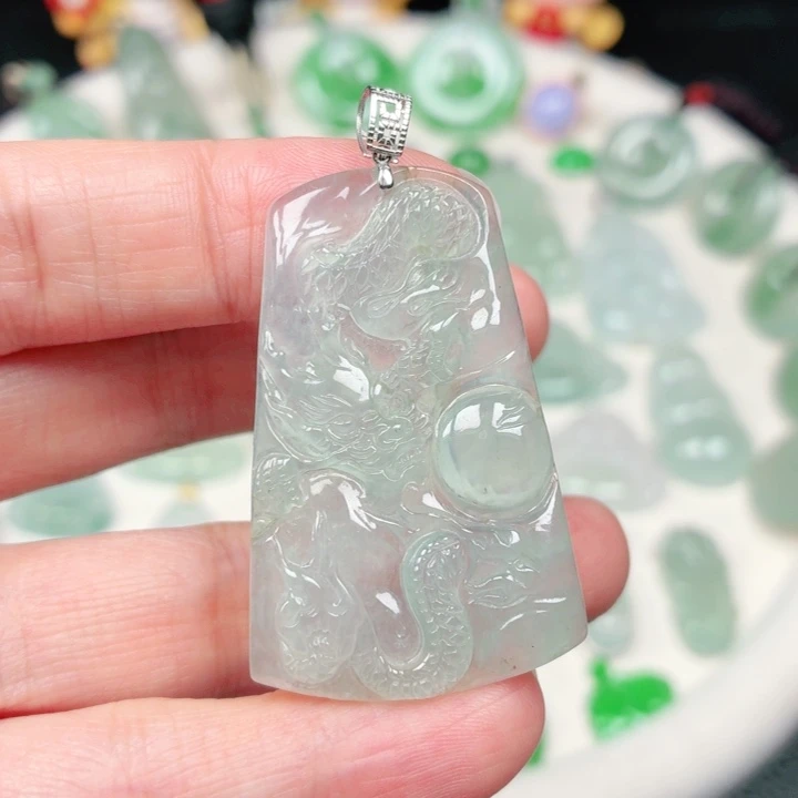 颈饰18K金镶嵌翡翠缅甸天然A货翡翠