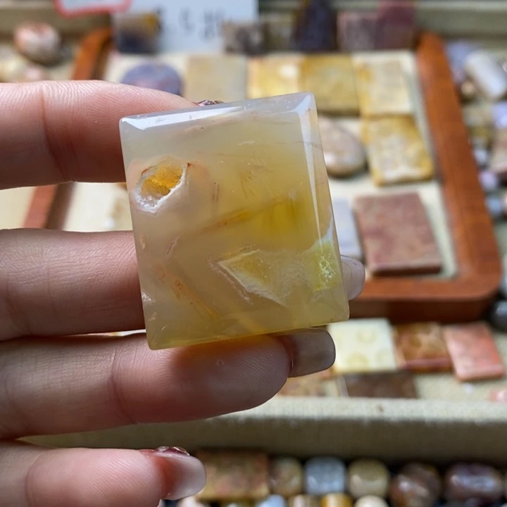 颈饰合金石英岩玉