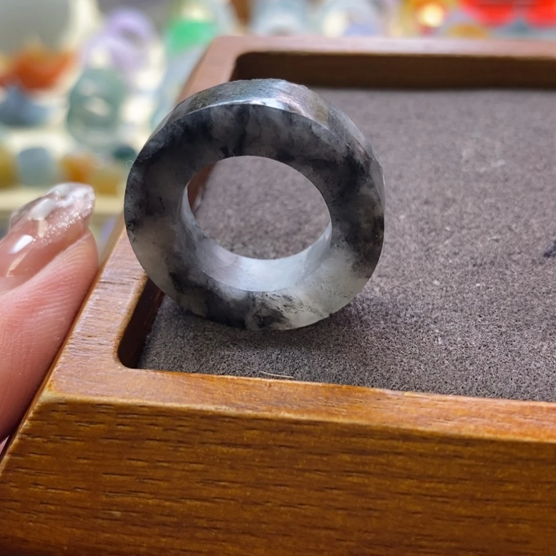 定制翡翠未镶嵌翡翠有纹裂