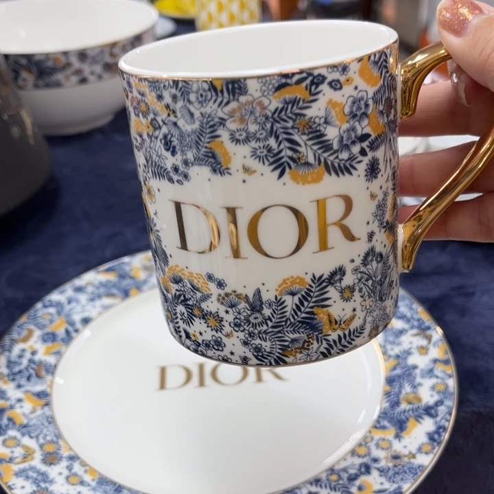 瓷片书斋的主人是一位