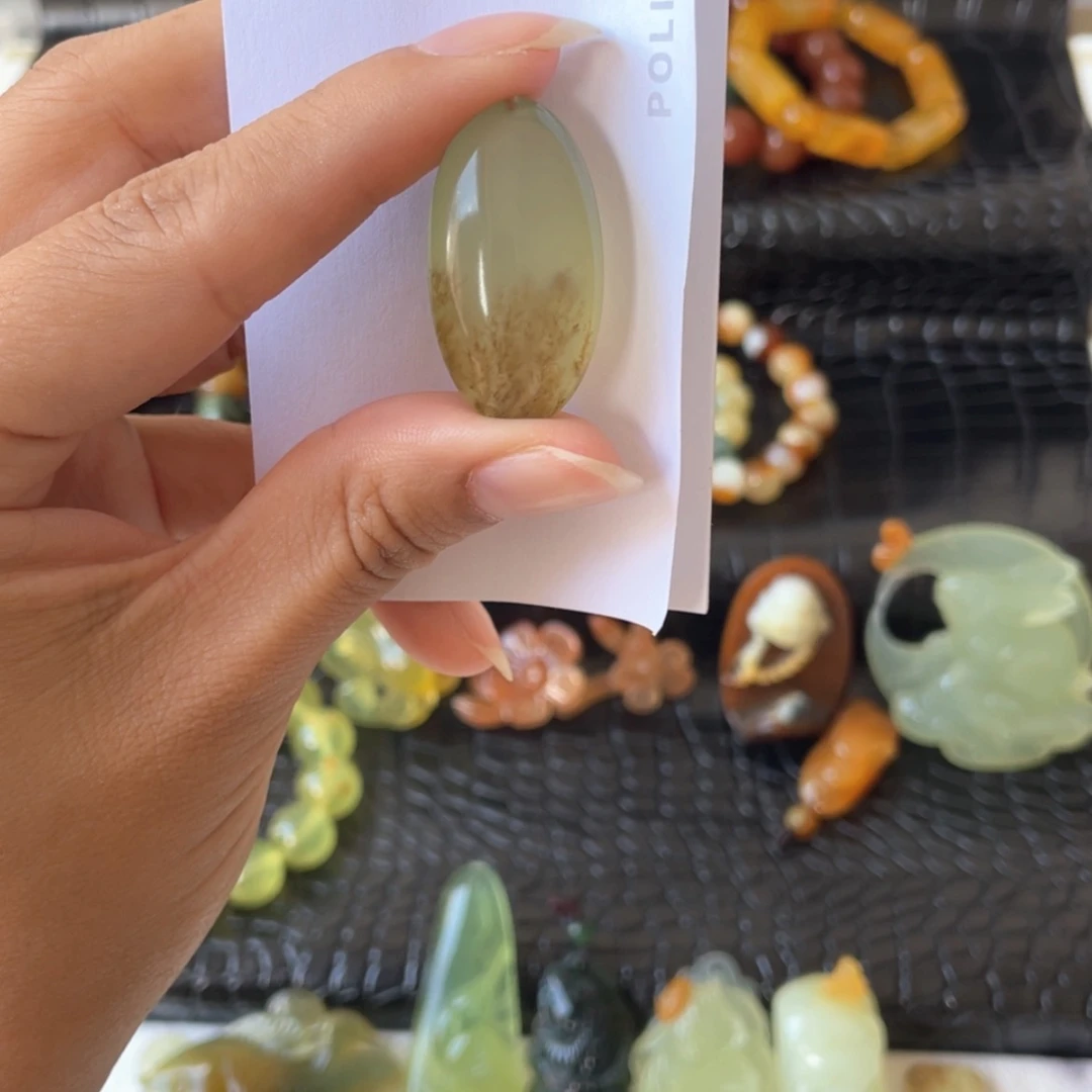 【闪购商品】蛇纹石玉未镶嵌颈饰