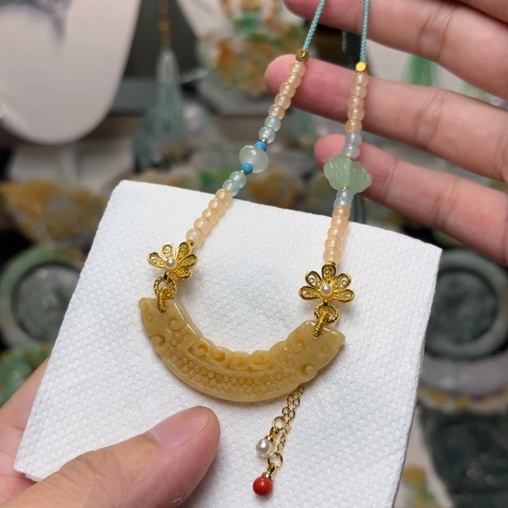 翡翠未镶嵌颈饰吊坠