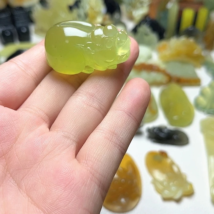 未镶嵌蛇纹石玉颈饰