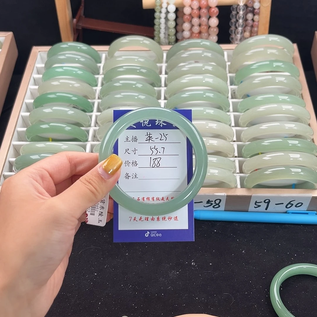 未镶嵌手镯石英质玉纤*