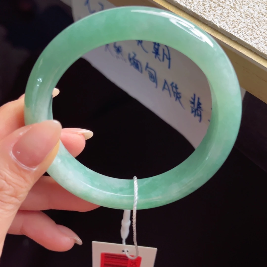 未镶嵌手镯翡翠手镯
