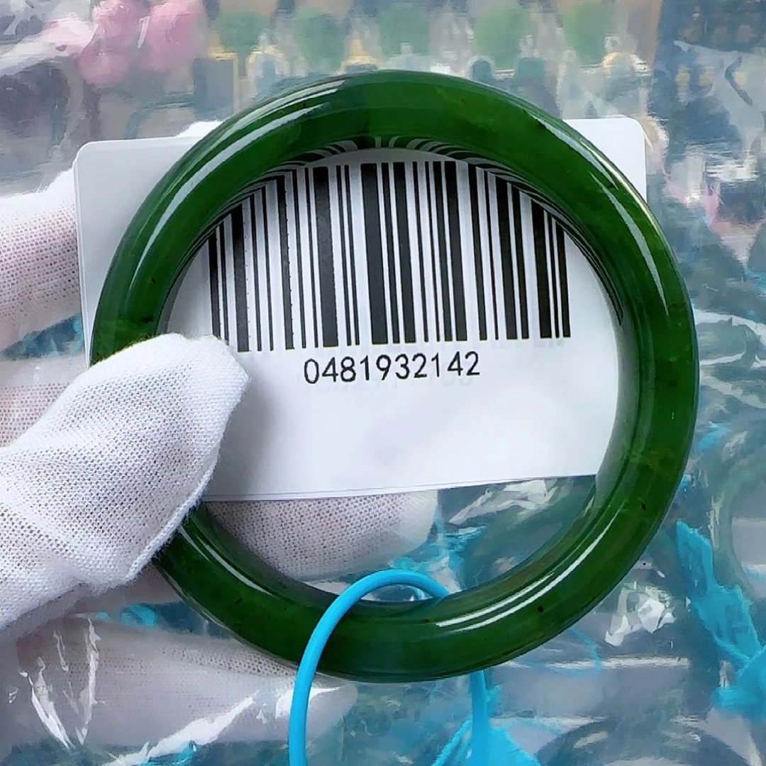 和田玉（碧玉）手镯未镶嵌包容6061