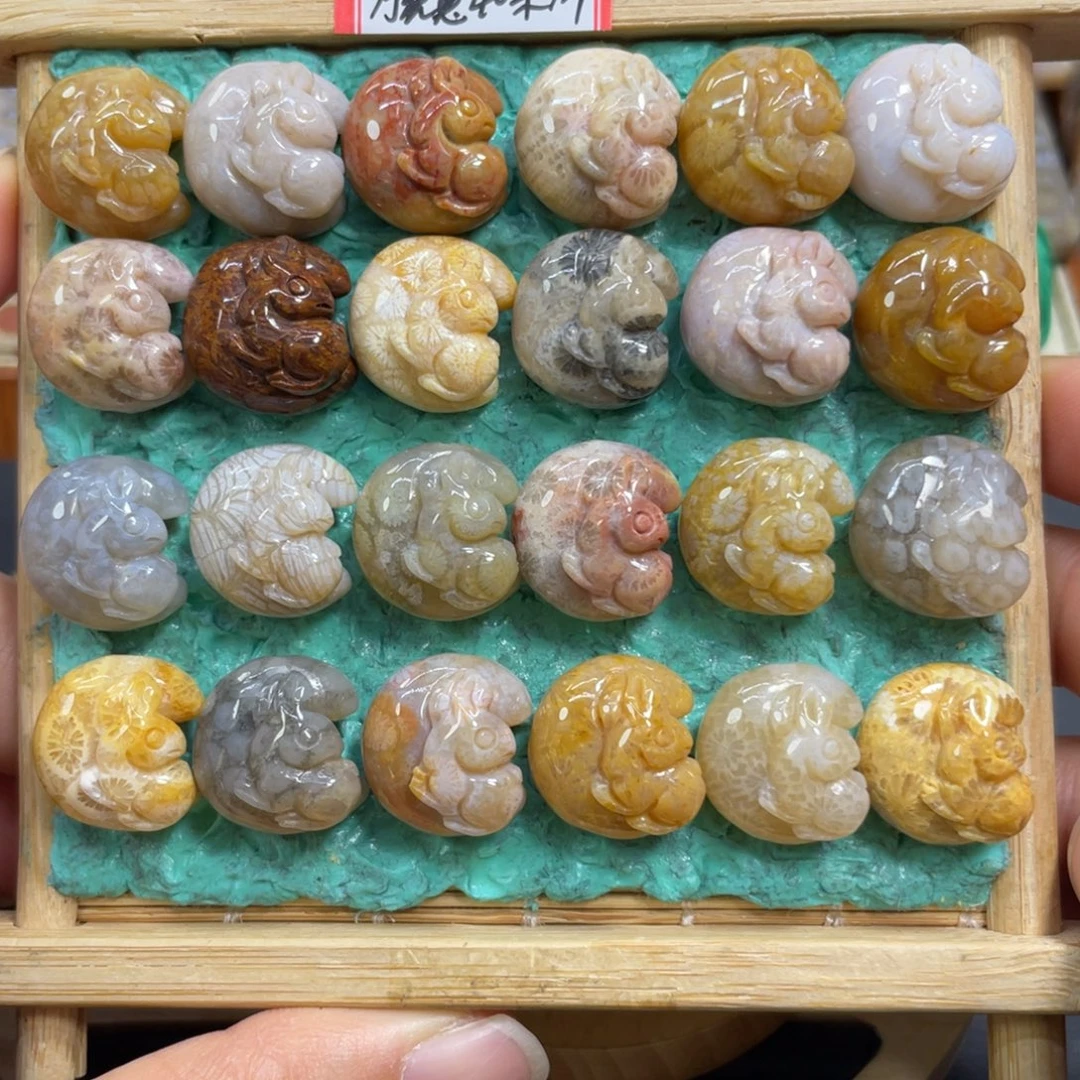 硅化玉未镶嵌颈饰月亮兔40米1个