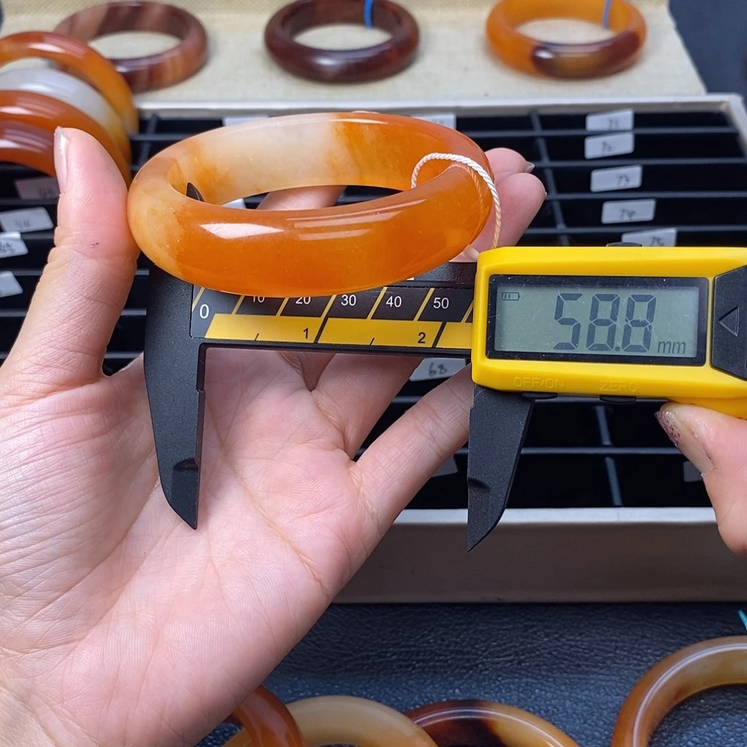 非金属无45号 镯中大美人儿