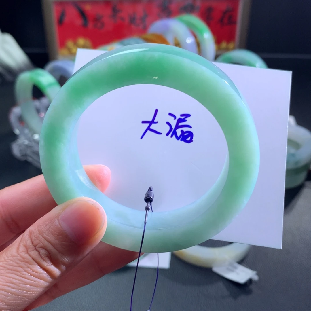 定制翡翠未镶嵌翡翠手镯