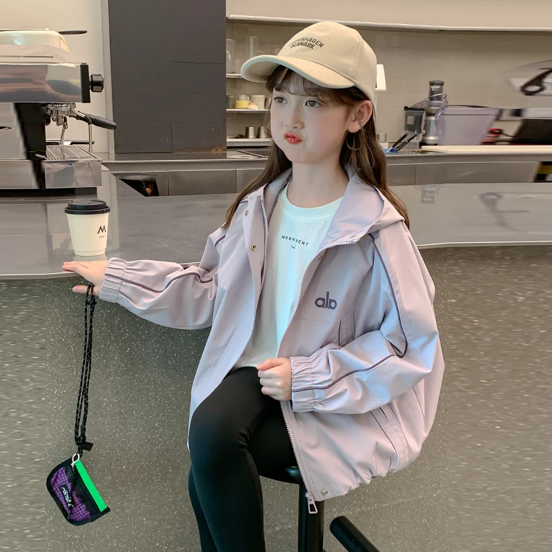 女童外套春秋季2025新款洋气儿童秋装夹克上衣大童女孩连帽冲锋衣