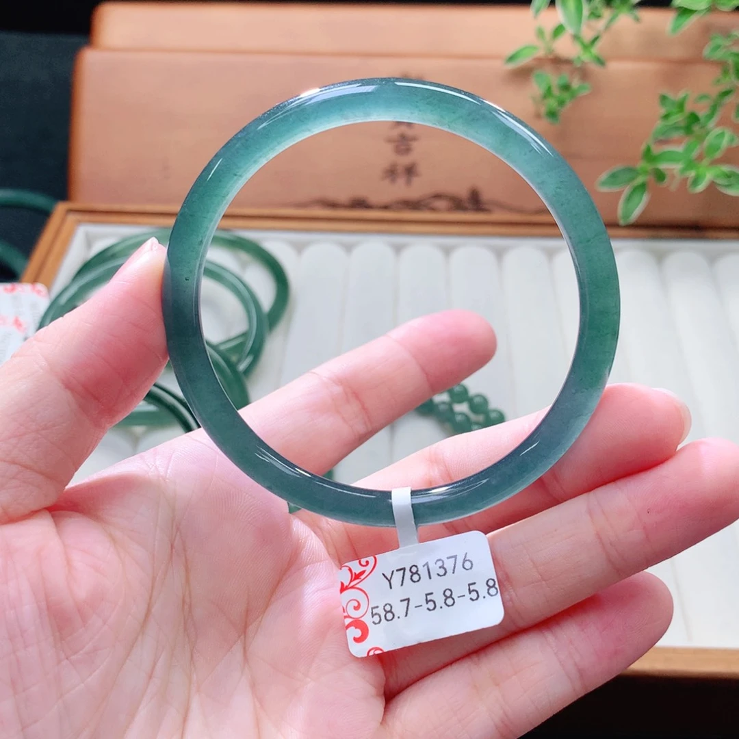 未镶嵌手镯（圆镯）翡翠