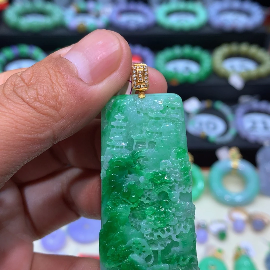 翡翠18K金镶嵌颈饰