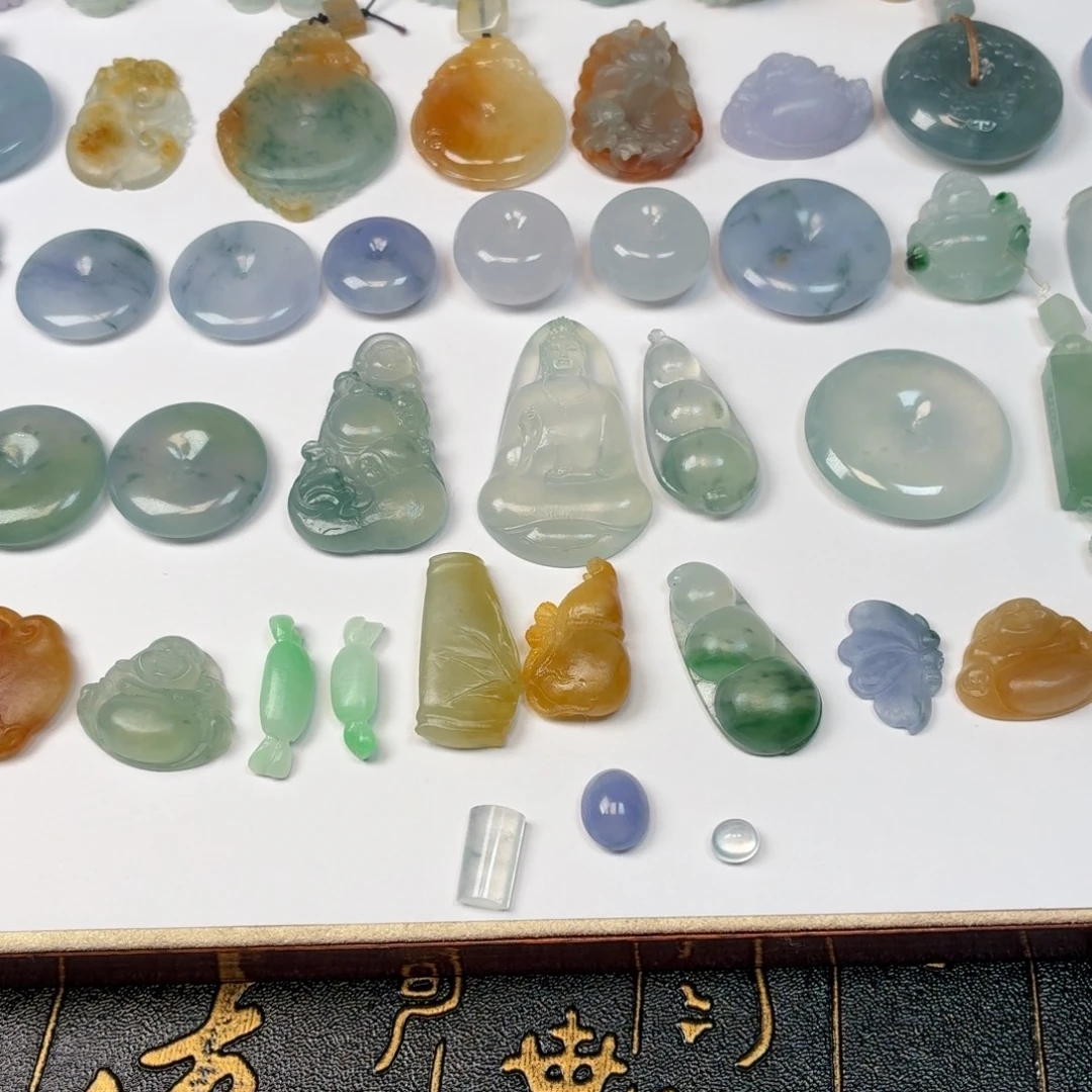 婉***亮翡翠未镶嵌颈饰福利