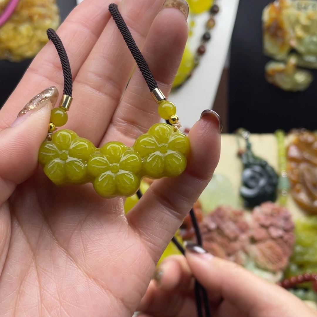 未镶嵌蛇纹石玉颈饰