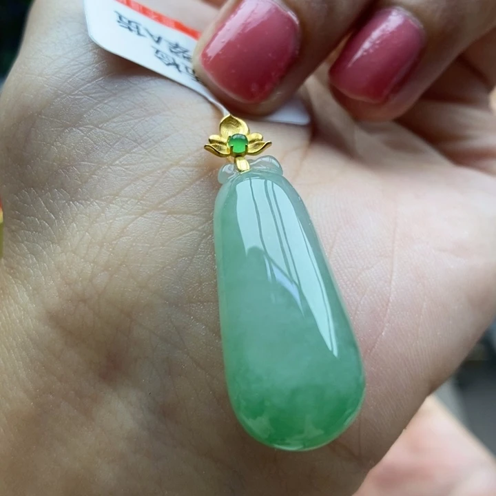 翡翠18K金镶嵌颈饰吊坠46