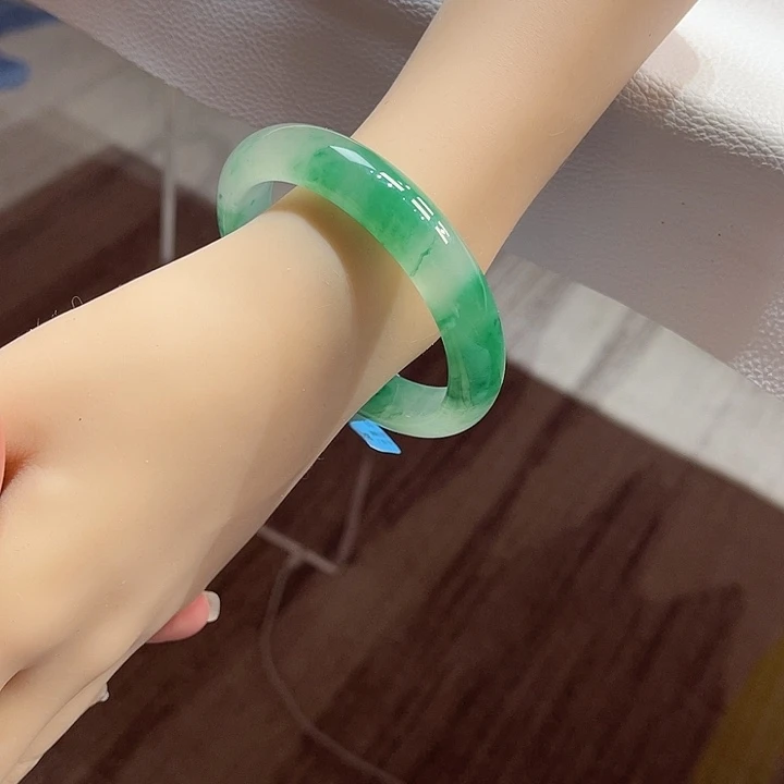 石英质玉手镯未镶嵌马**功