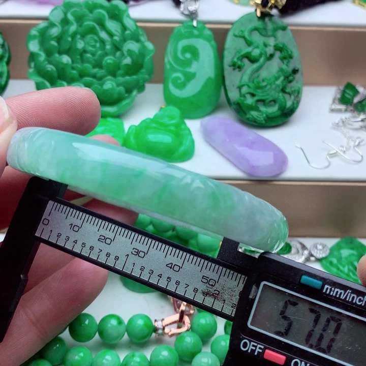 翡翠未镶嵌手镯…．．