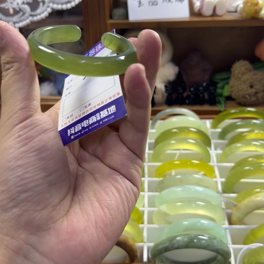 蛇纹石玉未镶嵌手镯409