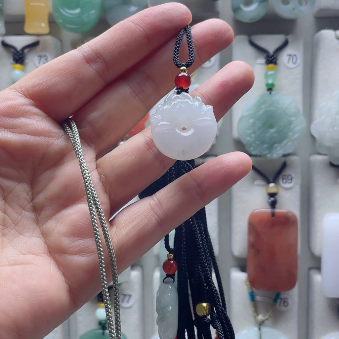 石英质玉（金丝玉）未镶嵌颈饰