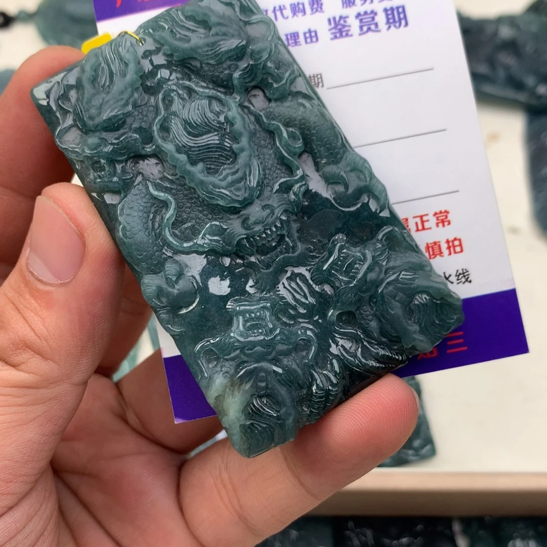 颈饰未镶嵌翡翠龙牌