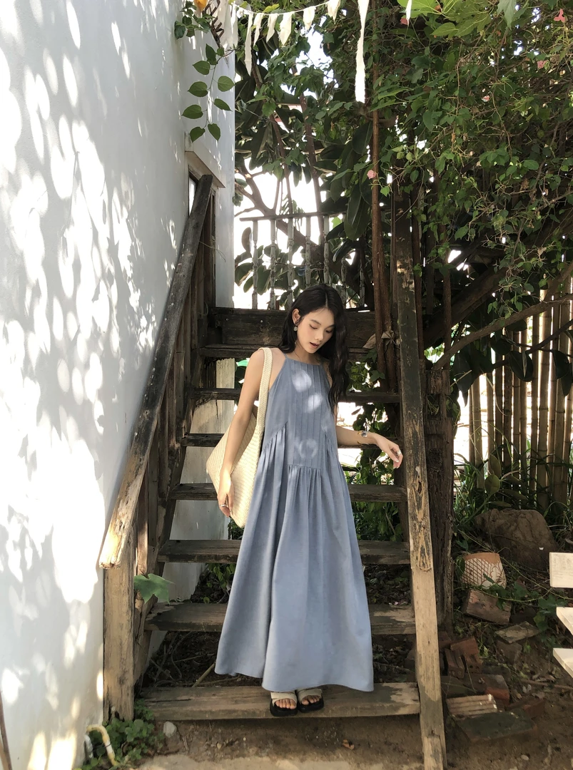 【任小艺 4/27新品】度假风手工风琴褶顺纹挂脖连衣裙a字伞裙女