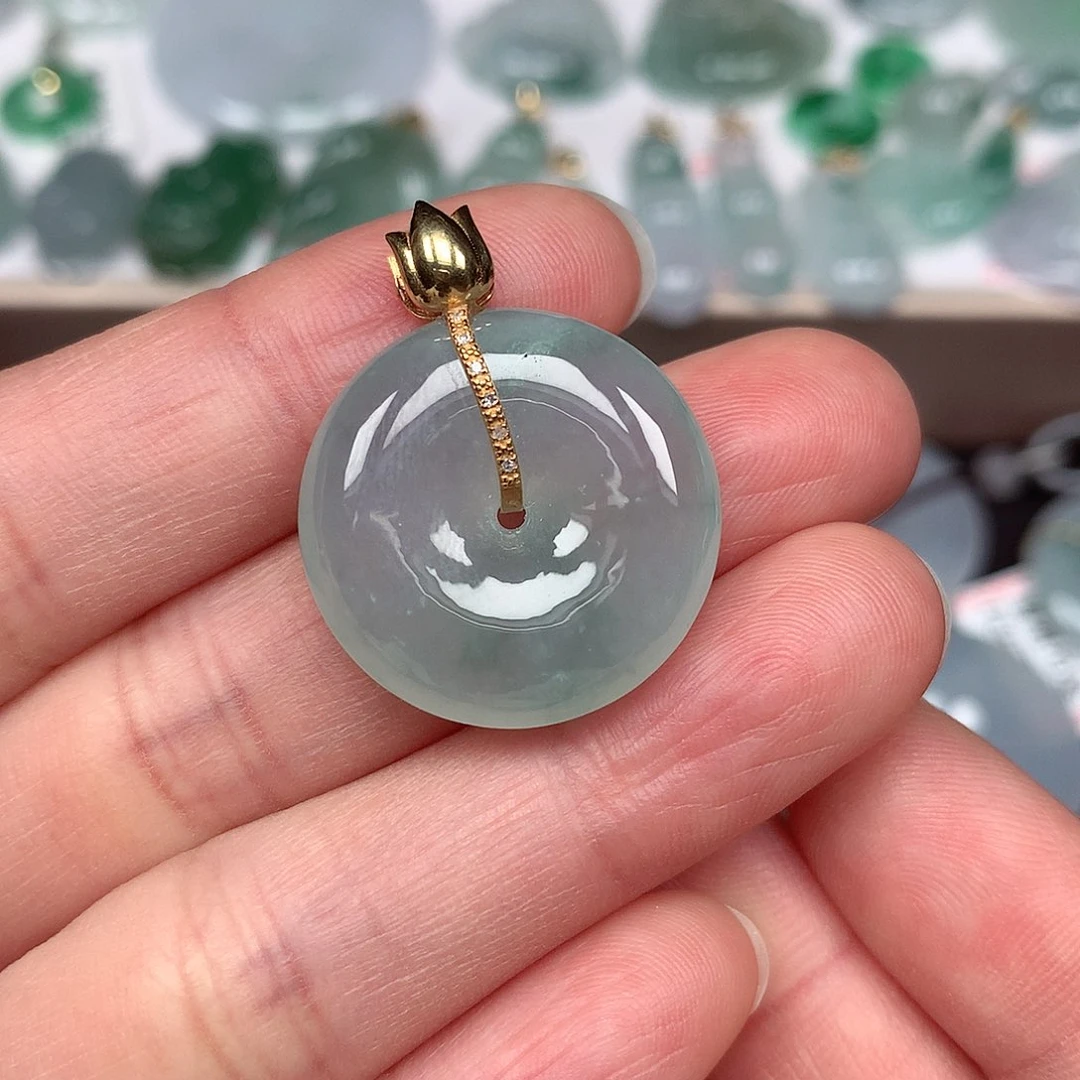 翡翠颈饰未镶嵌平安扣