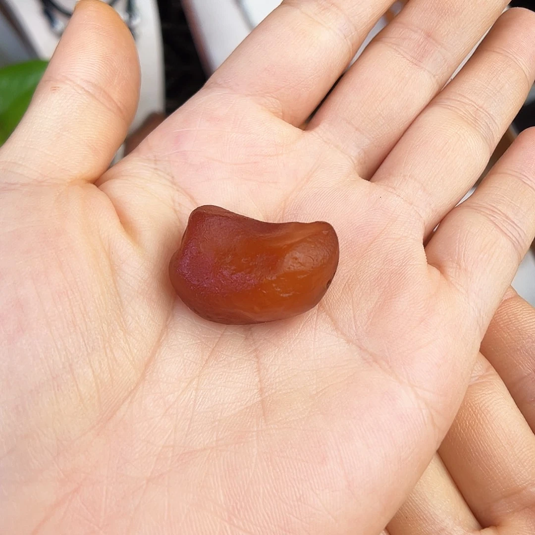 未镶嵌琥珀珠宝奇石，