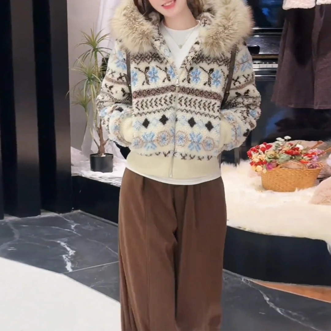 时尚仿羊羔毛领连帽羽绒棉服女2025年冬季新款几何图案显瘦短外套