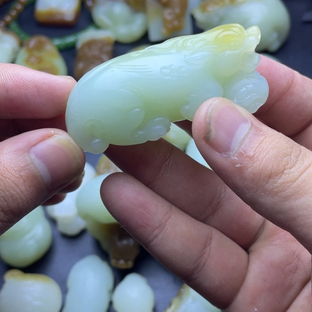 和田玉（糖玉）未镶嵌颈饰