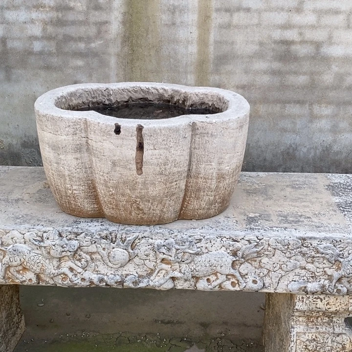 海棠型的小石盆一个