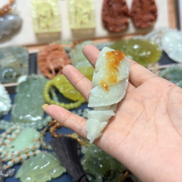 未镶嵌蛇纹石玉吊坠心*红