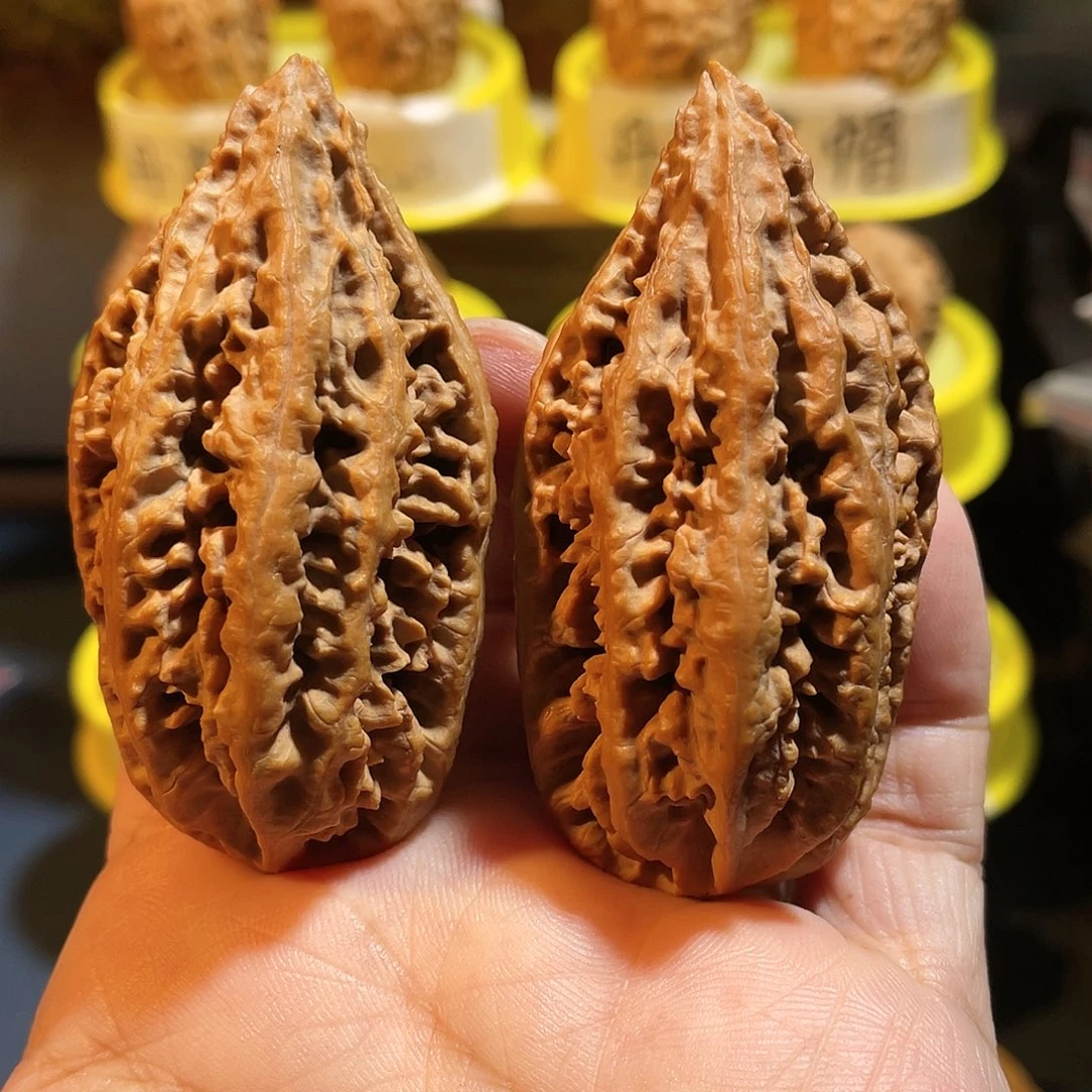 文玩核桃吊坠帝王剑