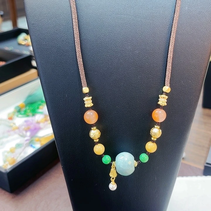 翡翠颈饰未镶嵌吊坠