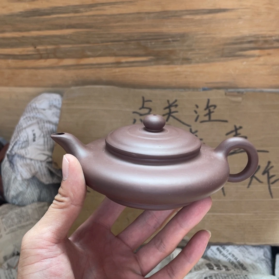 茶壶紫砂老厂紫砂壶一件。